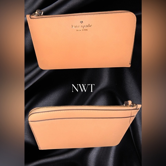 Kate Spade orange cream wristlet 🧡 - Picture 4 of 4